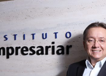 CEO do Instituto Empresariar palestra sobre gestão de empresas familiares