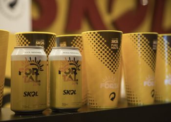 Skol vai espalhar latinhas autografadas pelas atrações do Fortal em supermercados de Fortaleza
