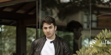 Em clima de romance, Jonas Esticado grava clipe de “Vem Me Amar” em haras de Pernambuco