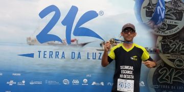 Participante da Corrida 21k Terra da Luz homenageia a maratona com tatuagem da medalha