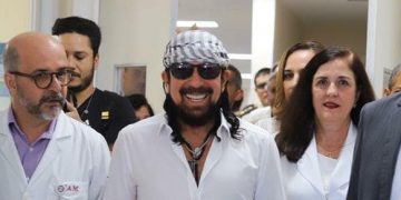 Bell Marques entrega alas de hospital construídas com verbas de shows solidários em Salvador