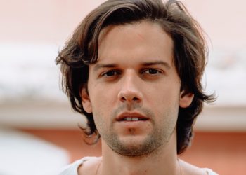 Davi Cartaxo estreia clipe “Falta Ar” na programação do canal Bis