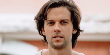 Davi Cartaxo estreia clipe “Falta Ar” na programação do canal Bis