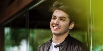 Jonas Esticado ganha Prêmio Jovem Brasileiro 2019 na categoria Aposta do Ano