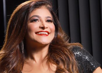 Kátia Cilene fará show em Caucaia neste domingo (22)