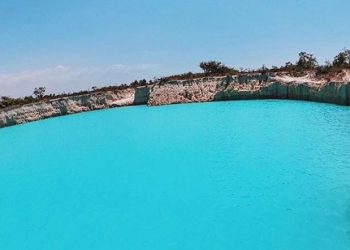 Lagoas conhecidas como “Buraco Azul” viram pontos turísticos próximo a Jericoacoara