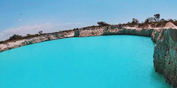 Lagoas conhecidas como “Buraco Azul” viram pontos turísticos próximo a Jericoacoara