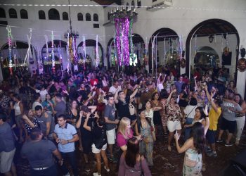 Encontro da Folia agitou o Ideal Clube com o bloco Vem Pra Ca