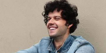 Davi Cartaxo lança clipe da música “Vou Pra Ficar” com participação de bailarina cega