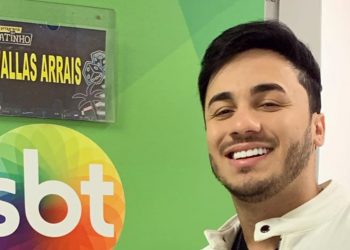 Gusttavo Lima e Wallas Arrais divulgam a nova música “Cafofo” no Programa do Ratinho