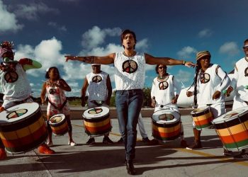 Luan Santana lança nova música com parceria de Léo Santana e Olodum