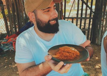 Influenciador Luiz Victor Torres curte início de ano em Icaraizinho de Amontada com amigos