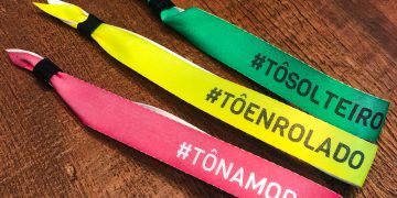 DLT irá distribuir pulseiras “Tô solteiro”, “Tô enrolado” e “Tô namorando” no Bloquinho de Verão 2020