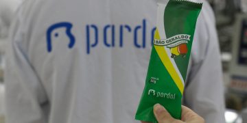 Pardal Sorvetes lança picolé de refrigerante de Caju em parceria com São Geraldo