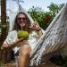Atração do projeto Som do Mar, cantor Vitor Kley se diverte no Beach Park