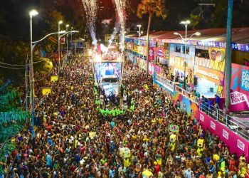 Grandes apresentações marcaram o primeiro dia de Carnaval em Salvador