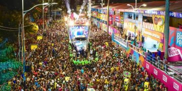 Grandes apresentações marcaram o primeiro dia de Carnaval em Salvador