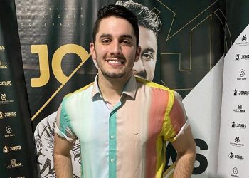 DLT vestiu looks de Jonas Esticado, Wallas Arrais, Felipão e mais artistas no Carnaval 2020