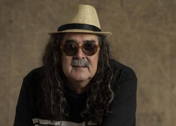 Grandes nomes do axé prestam uma última homenagem ao músico Moraes Moreira