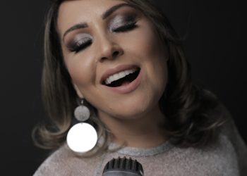 Giselle Café apresenta sucessos românticos na ‘Live do Amor’ no Dia dos Namorados
