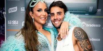 Ivete Sangalo e o marido Daniel Cady dão beijão durante live