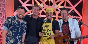 Participação de Tom Cavalcante, dirigir uma moto durante a live e muito mais; confira como foi a live do cantor Wesley Safadão com a dupla Bruno e Marrone