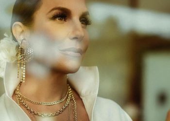Ivete Sangalo é capa da revista F*Hits