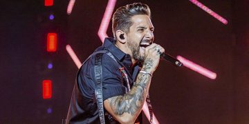 Banda Eva e Bloco Fica Comigo realizam show drive-in