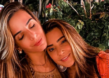 Lauana Prado curte litoral cearense com namorada