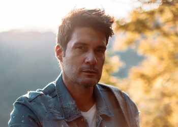 Destaque do pop rock nacional com a banda ZERO 85, cearense Paulo Sérgio Porto anuncia retorno à cena com novo projeto