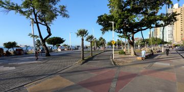 Prefeitura de Fortaleza investe em obras na Beira-Mar para gerar empregos e aquecer turismo