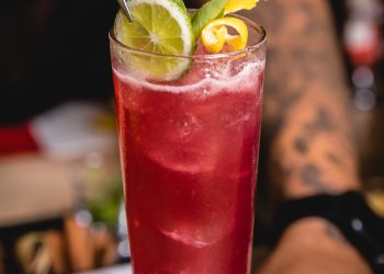 Colosso realiza happy hour com drinks promocionais em horário especial