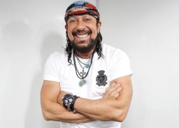 Bell Marques toma 2ª dose da vacina contra a covid-19