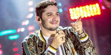 Jonas Esticado divulga novo projeto musical aos fãs