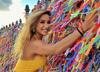Sósia da Claudia Leitte será rainha de bateria; saiba mais