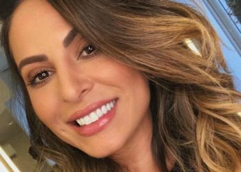 Cantora Alinne Rosa é vacinada contra COVID-19 na Bahia; confira