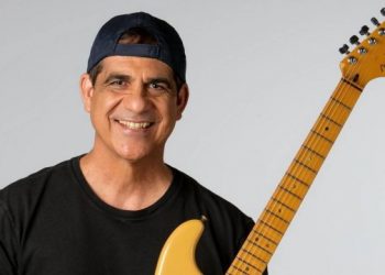 Durval Lelys lança clipe praiano de sucesso “Casal Feliz”; confira