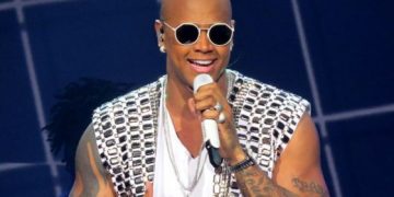 Léo Santana lança single em ritmo de funk; confira