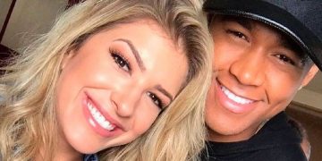 Léo Santana e esposa fazem curso para pais de primeira viagem