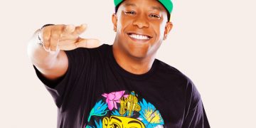 Márcio Victor, do Psirico, toma 1ª dose da vacina contra COVID-19