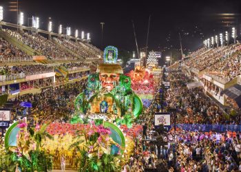 Carnaval no Rio: Venda de ingressos e reserva de camarotes para assistir desfiles de escolas de samba na Sapucaí começou; saiba mais