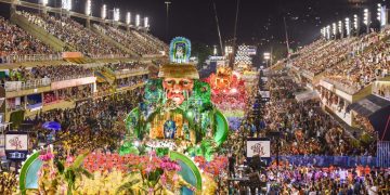 Carnaval no Rio: Venda de ingressos e reserva de camarotes para assistir desfiles de escolas de samba na Sapucaí começou; saiba mais