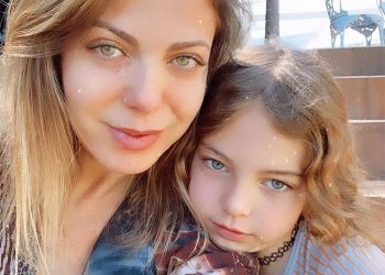 Sheila Mello aparece ao lado de filha recém-nascida e comemora maternidade; confira