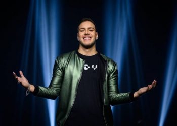 Conheça John Amplificado, dono do hit ‘Chega e Senta’ que lidera ranking do Spotify e Deezer
