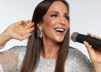 Ivete Sangalo se emociona após cantar em parceria com o filho de 11 anos; assista