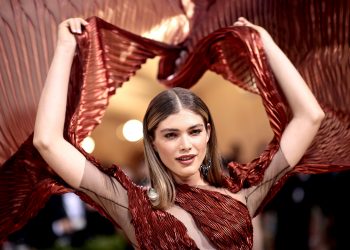 Modelo cearense chama atenção no maior evento de moda do mundo; confira