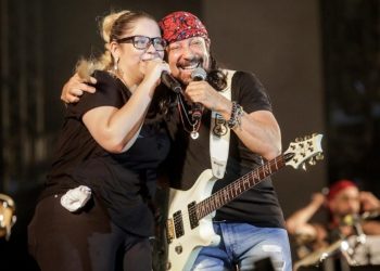 Bell Marques faz homenagem emocionante a Marília Mendonça em show; confira