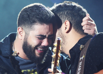 Henrique e Juliano se emocionam ao ouvir cantora com voz igual de Marília Mendonça