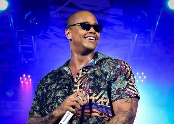 Léo Santana confirma 3 shows do Baile da Santinha em Salvador