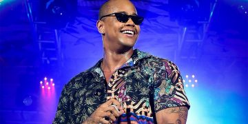 Léo Santana confirma 3 shows do Baile da Santinha em Salvador